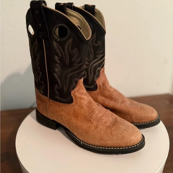 Old West Tan and Black Leather Cowboy Boots - Picture 2 of 8